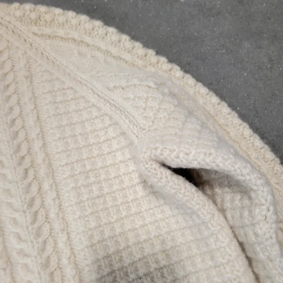 Vintage wool cableknit mens small women's medium sweater - Picture 10 of 12